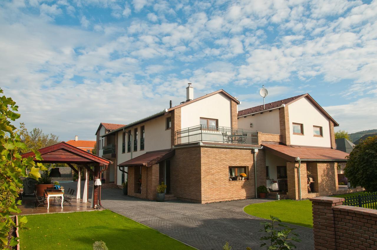 Anita Home Gyenesdias Bagian luar foto